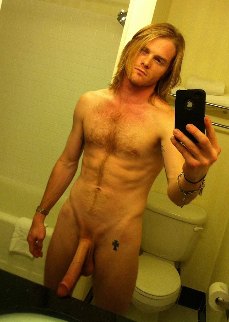 hung nude male selfies