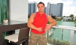 Bodybuilder VS 14 Inch Cock