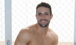 Matheus Wilhans solo with toys