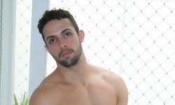 Matheus Wilhans solo with toys