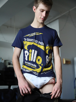 Hung Aussie Olly Daniels