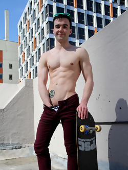Kyle Grayson Gives Neighbors A Show