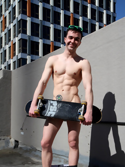 Kyle Grayson Gives Neighbors A Show