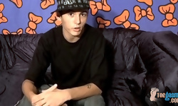 Wiley Fucks His Own Feet